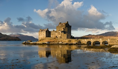Eilean_Donan_Castle,_Scotland_-_Jan_2011